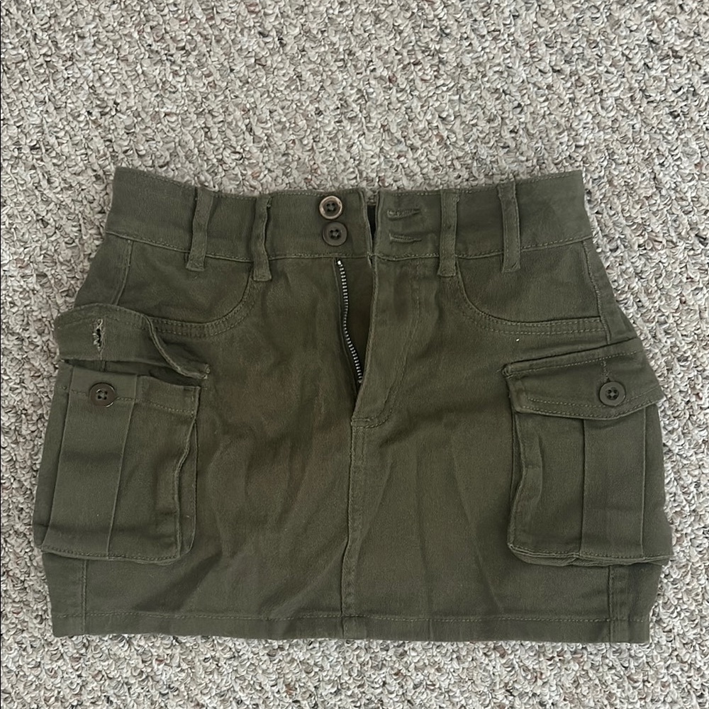 Chic Green Cargo Mini Skirt